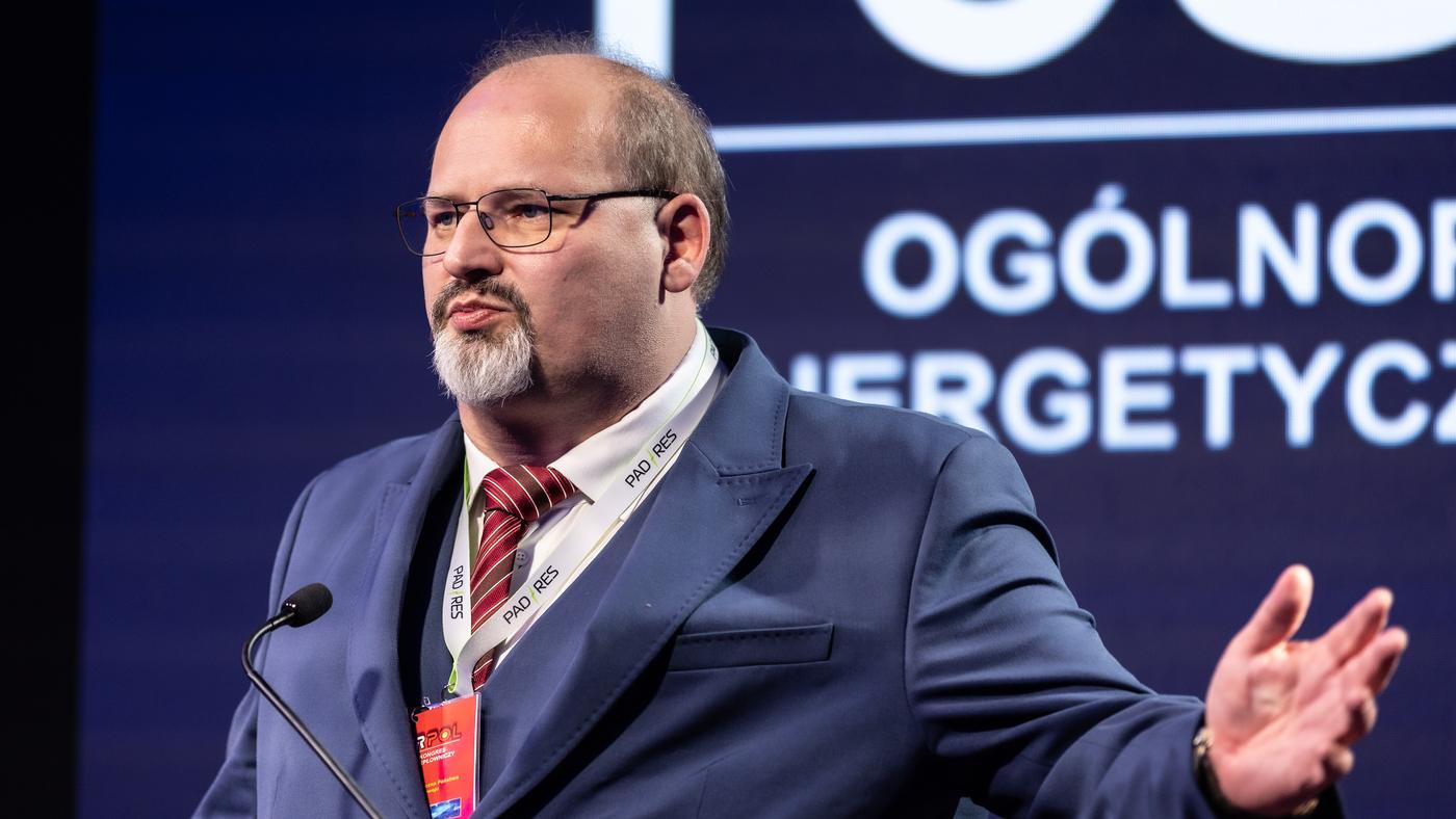 Andrzej Cieślak mid-answer during a panel session at POWERPOL 2026