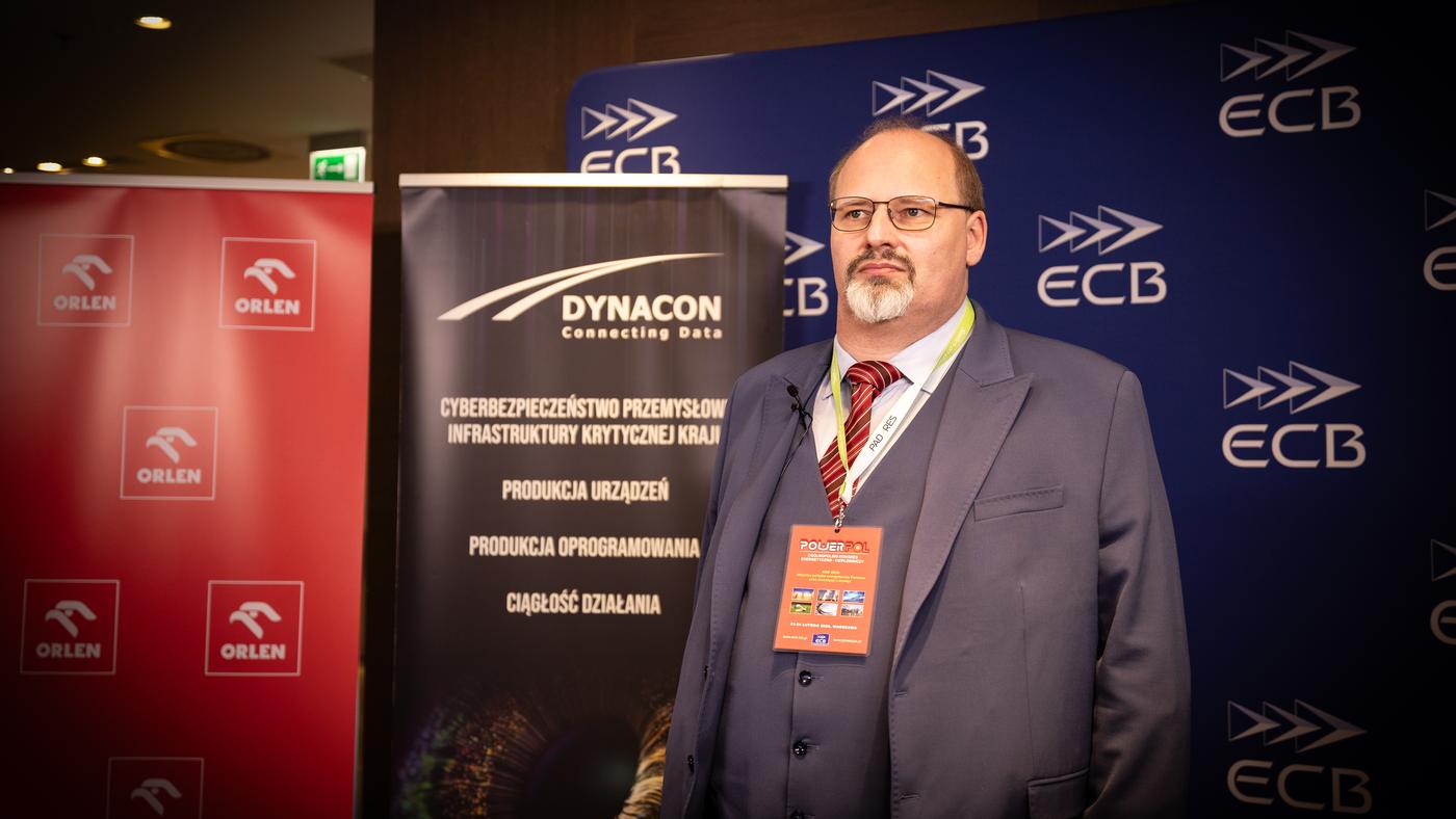 Andrzej Cieślak beside the Dynacon stand at the POWERPOL 2026 congress